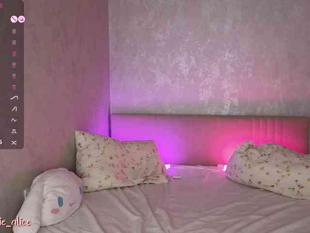 Alicee-tease webcam