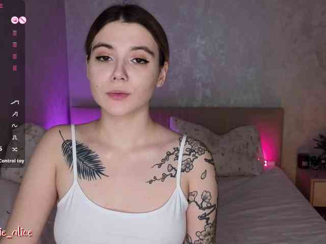 Alicee-tease webcam