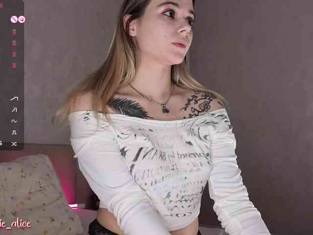 Alicee-tease Live Webcam on BongaCams