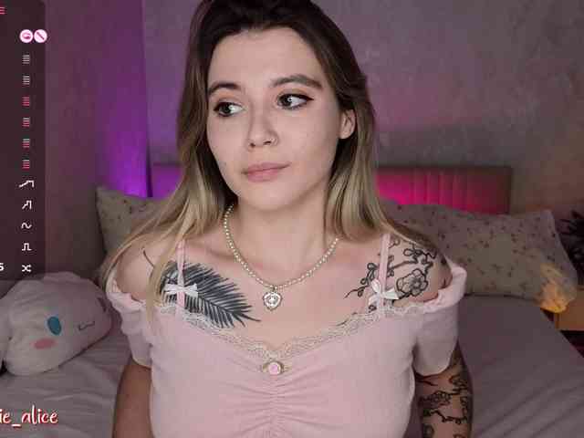Alicee-tease webcam