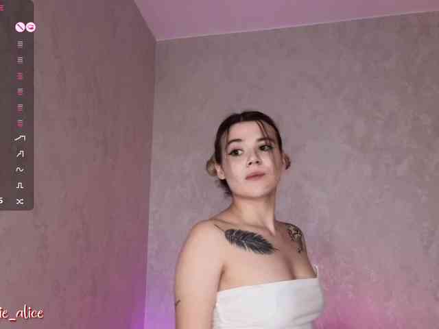 Alicee-tease webcam