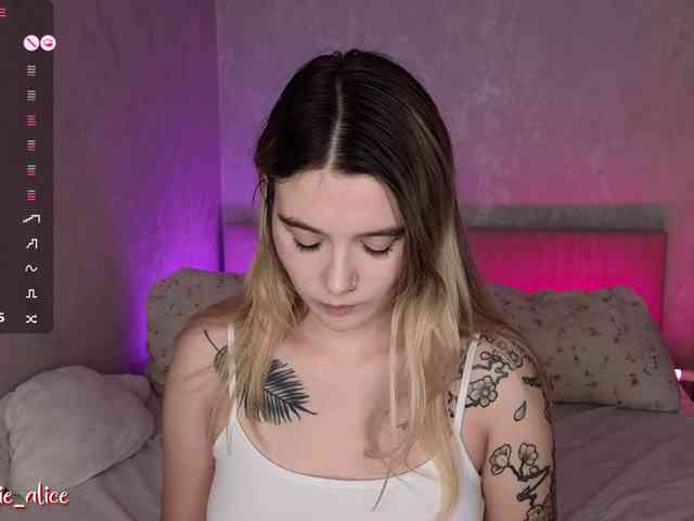 Alicee-tease webcam