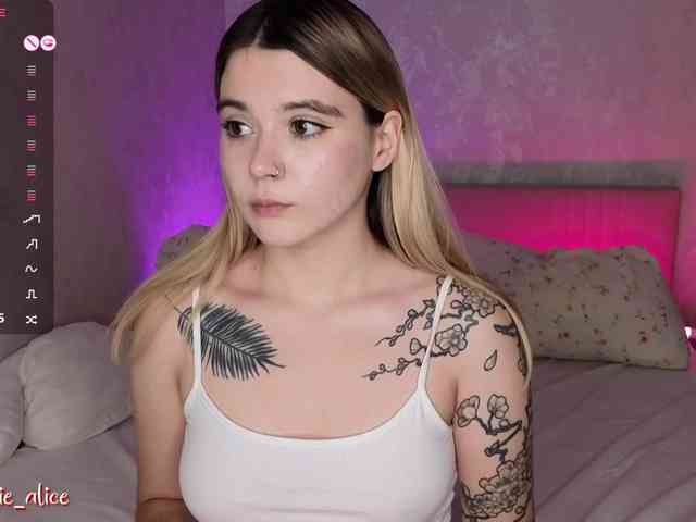 Alicee-tease webcam