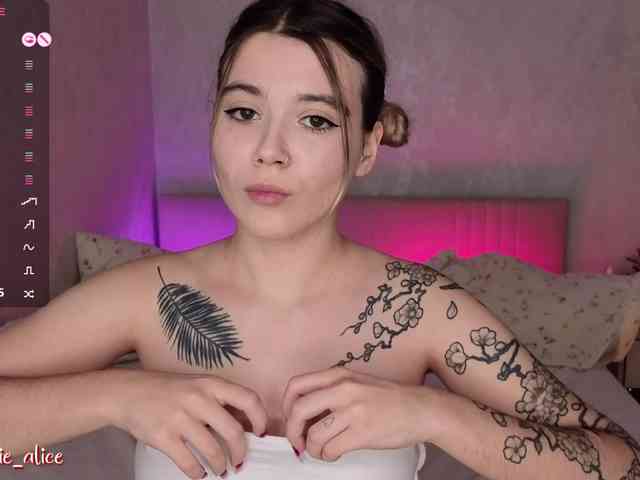 Alicee-tease webcam