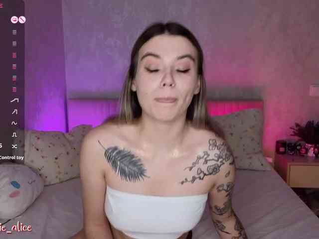 Alicee-tease webcam