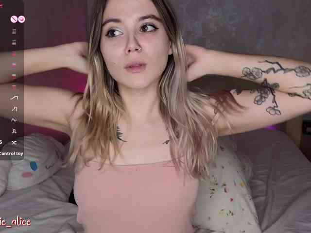 Alicee-tease webcam