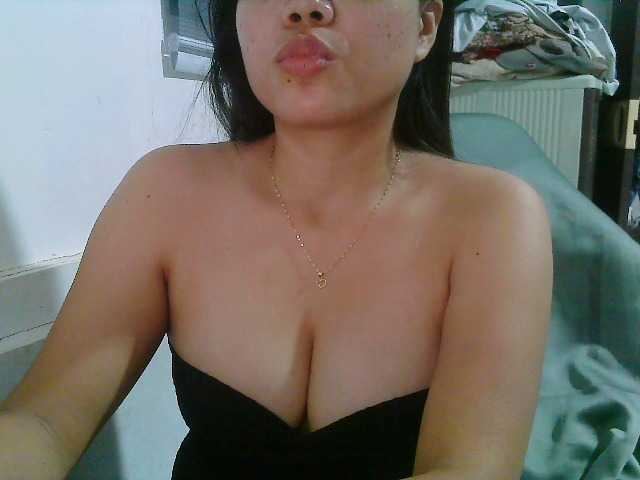 Courtney01's BongaCams show and profile