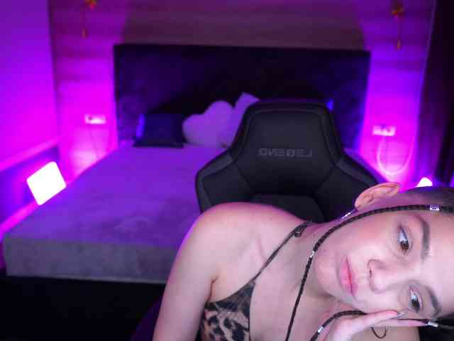 MirielleNymph webcam