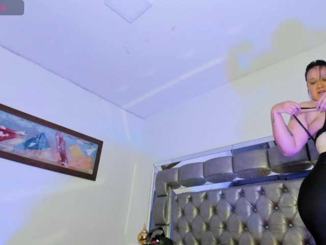 VivianneHart's BongaCams show and profile