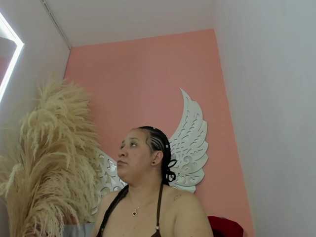 VivianneHart's BongaCams show and profile