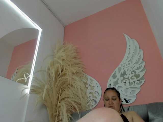 VivianneHart's BongaCams show and profile