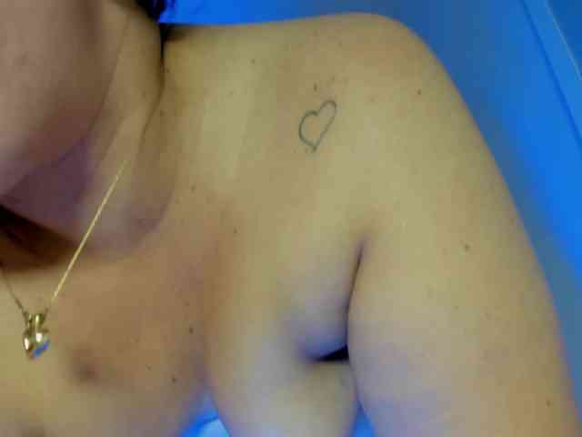 VivianneHart webcam