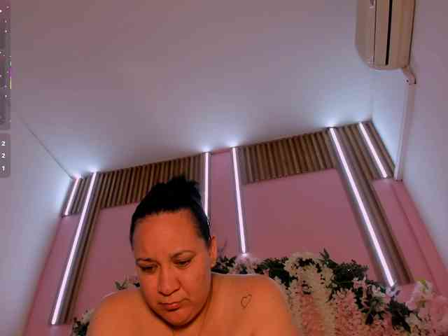 VivianneHart webcam