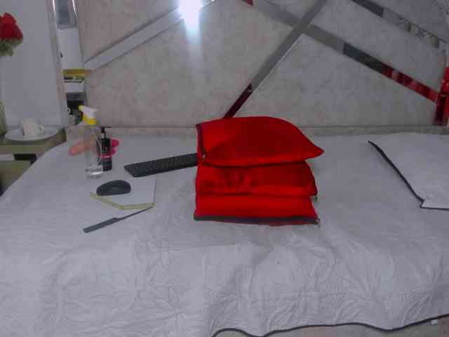 VivianneHart webcam