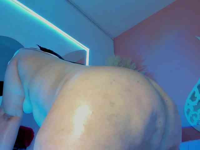 VivianneHart webcam