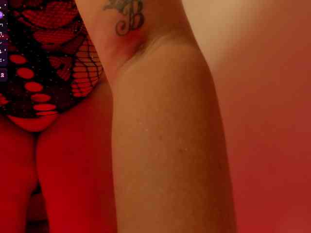VivianneHart webcam