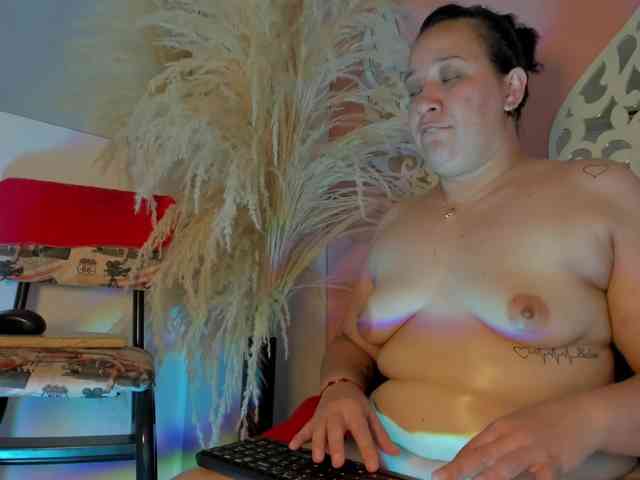VivianneHart webcam