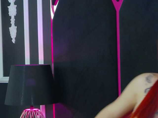 Breezelle's BongaCams show and profile