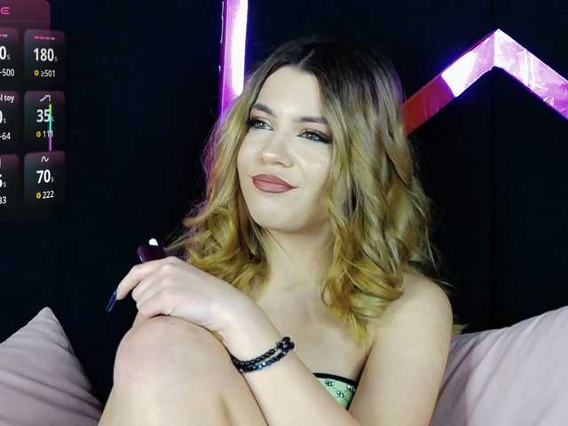 Breezelle's BongaCams show and profile