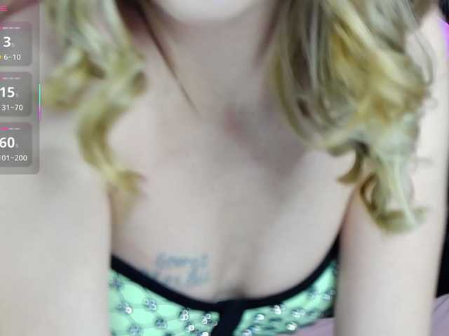 Breezelle's BongaCams show and profile