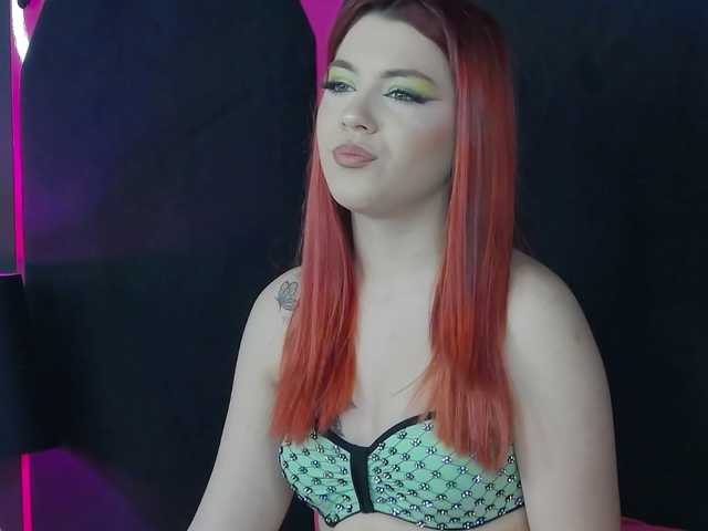 Breezelle's BongaCams show and profile