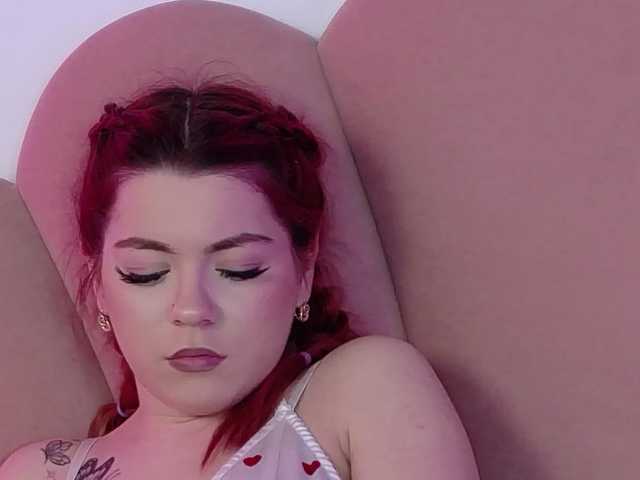 Breezelle's BongaCams show and profile