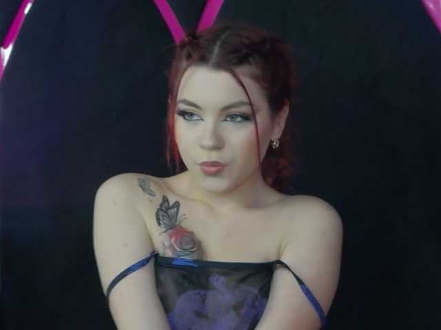 Breezelle's BongaCams show and profile