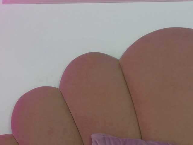 Breezelle's BongaCams show and profile