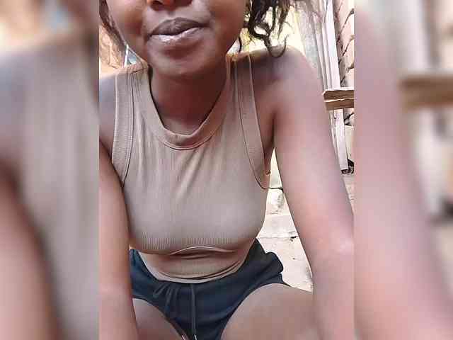 Blacklabelle18 Live Webcam on BongaCams