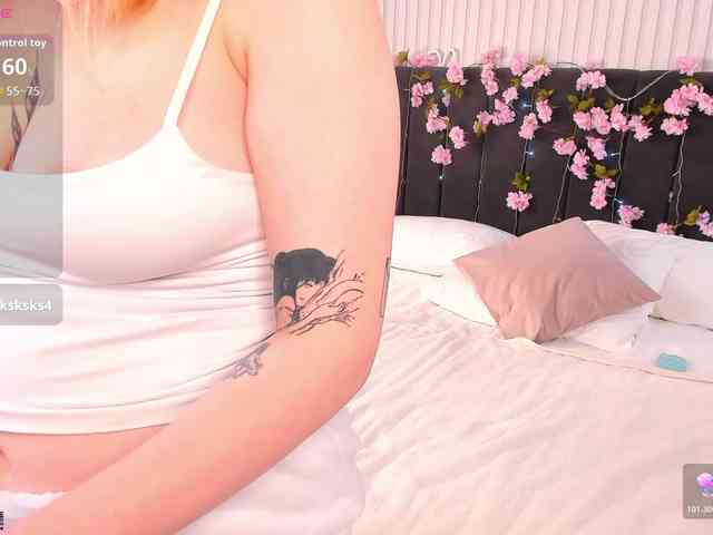 Essie-Fanning webcam