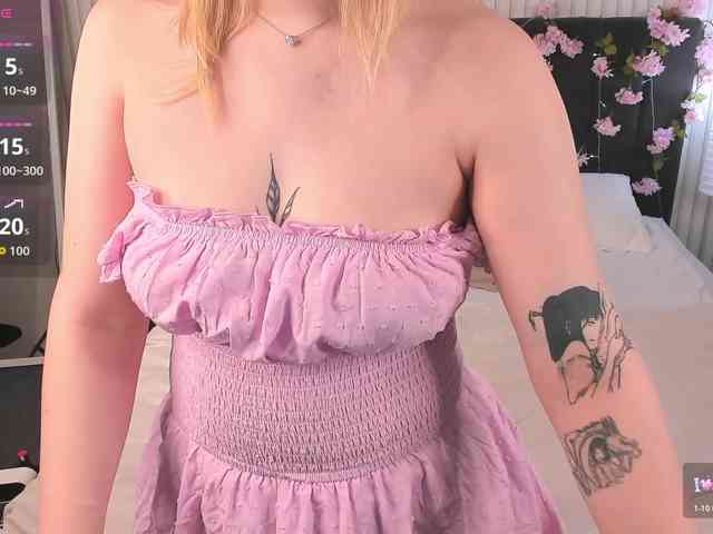 Essie-Fanning webcam