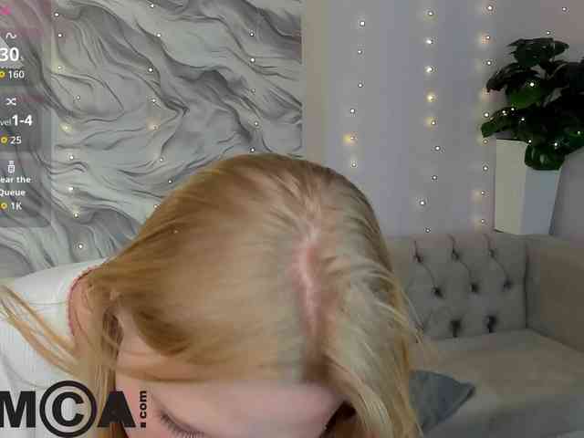 Essie-Fanning webcam