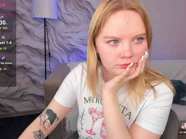Essie-Fanning webcam