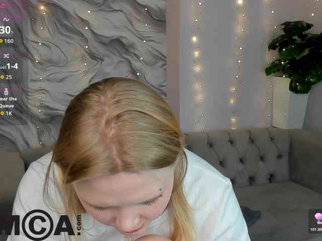 Essie-Fanning webcam