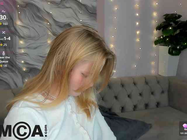 Essie-Fanning webcam