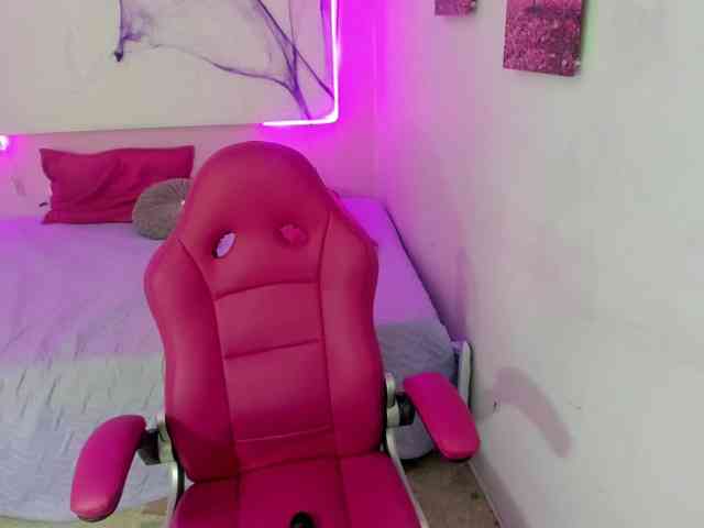 ALYNA-RUSH webcam