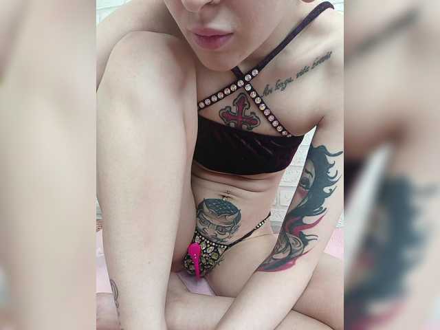 RedFox9595's BongaCams show and profile