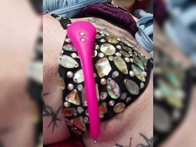 RedFox9595's BongaCams show and profile