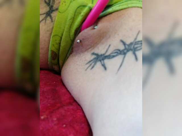 RedFox9595's BongaCams show and profile