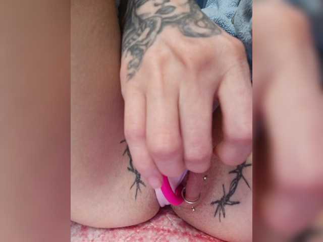 RedFox9595's BongaCams show and profile