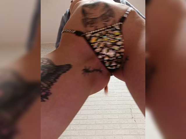 RedFox9595 — Hi! I'm a fiery vixen, and I'm a piercing fantake. Lovens from 2 TK. Tokens are only included in the general chat!