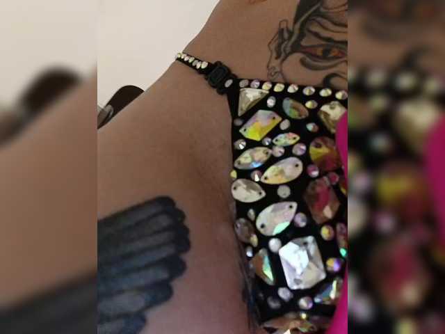 RedFox9595 — Hi! I'm a fiery vixen, and I'm a piercing fantake. Lovens from 2 TK. Tokens are only included in the general chat!