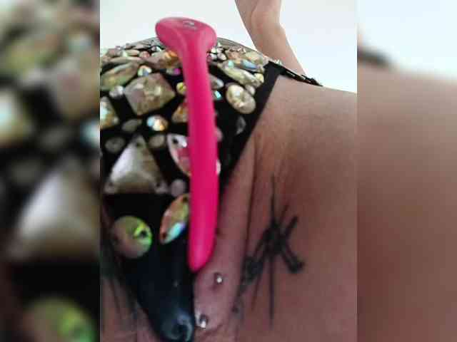 RedFox9595 Live Webcam on BongaCams