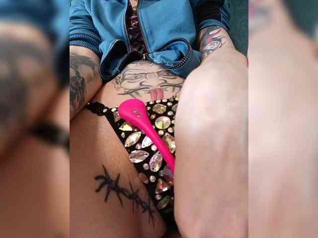 RedFox9595 Live Webcam on BongaCams