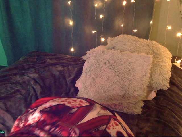 MoonWayWithMemes live cam