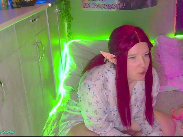 MoonWayWithMemes's BongaCams show and profile