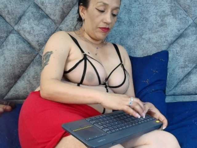 ShanteyLaurent's BongaCams show and profile