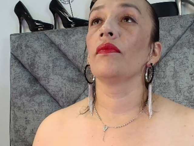 ShanteyLaurent's BongaCams show and profile