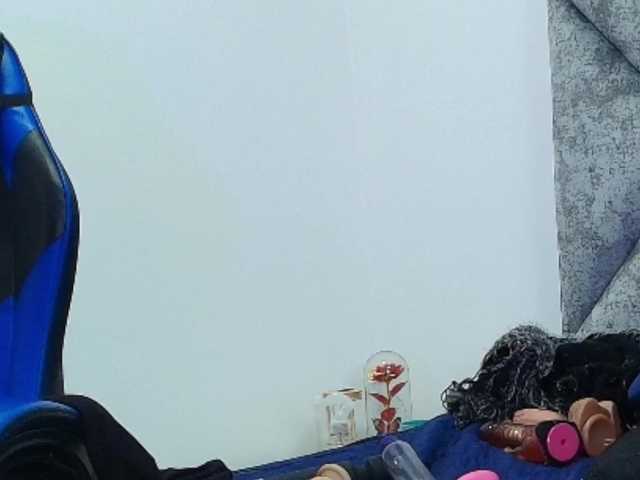 ShanteyLaurent's BongaCams show and profile