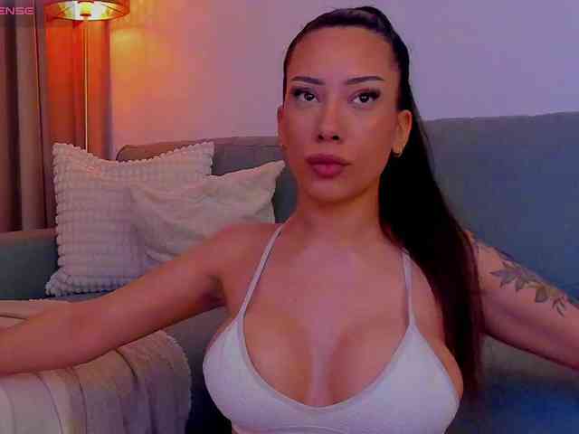 AlessandraCrystal webcam